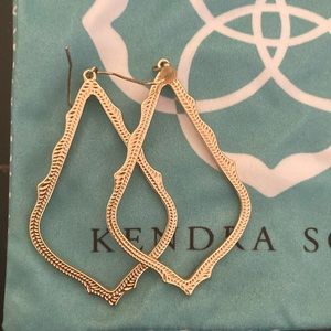 Kendra Scott Sophee drop earrings in rose gold